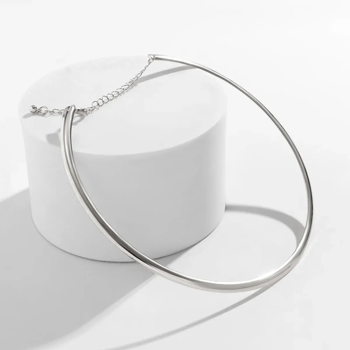 Elegant Chunky Circle Torque Choker Necklace LumeaWomen