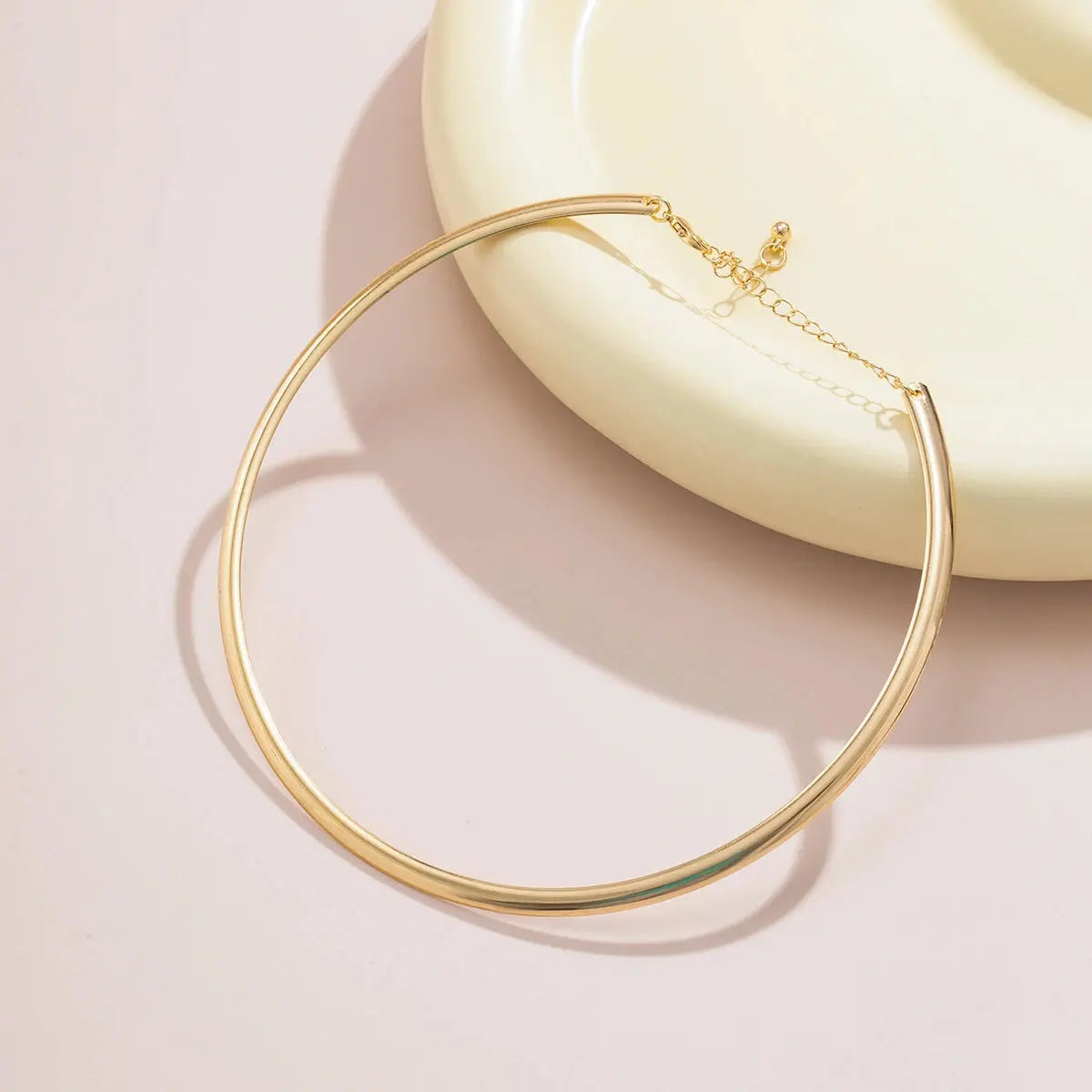 Elegant Chunky Circle Torque Choker Necklace LumeaWomen