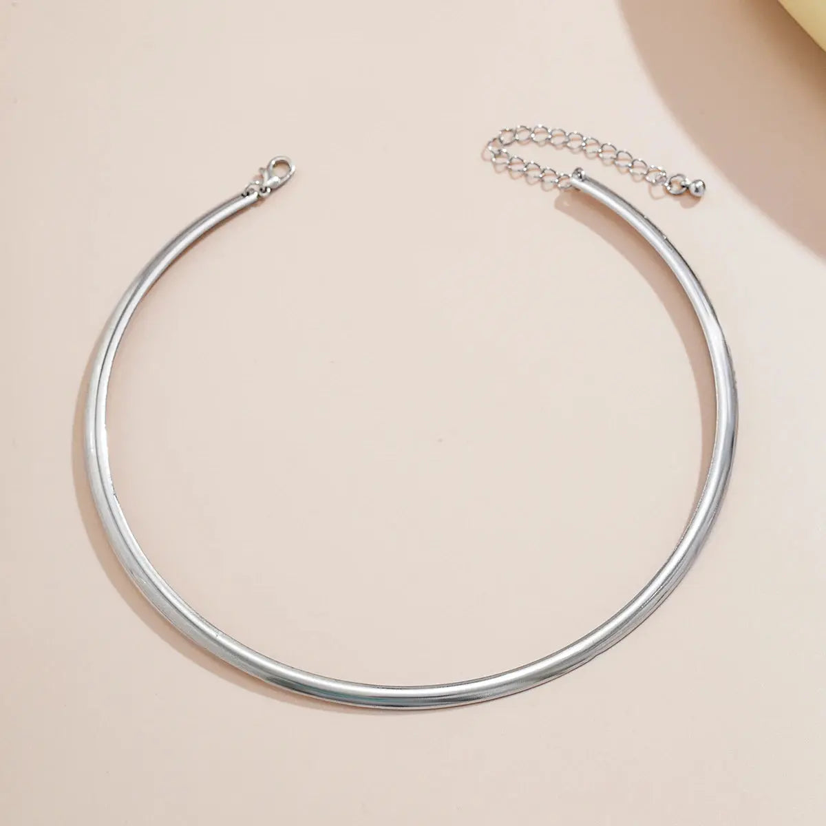 Elegant Chunky Circle Torque Choker Necklace LumeaWomen