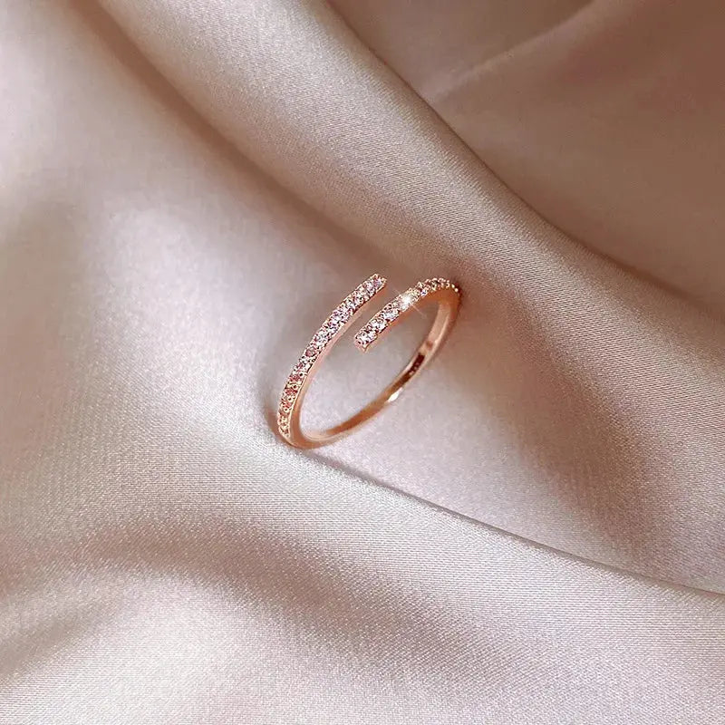 Minimalist Thin Cubic Zirconia Ring LumeaWomen