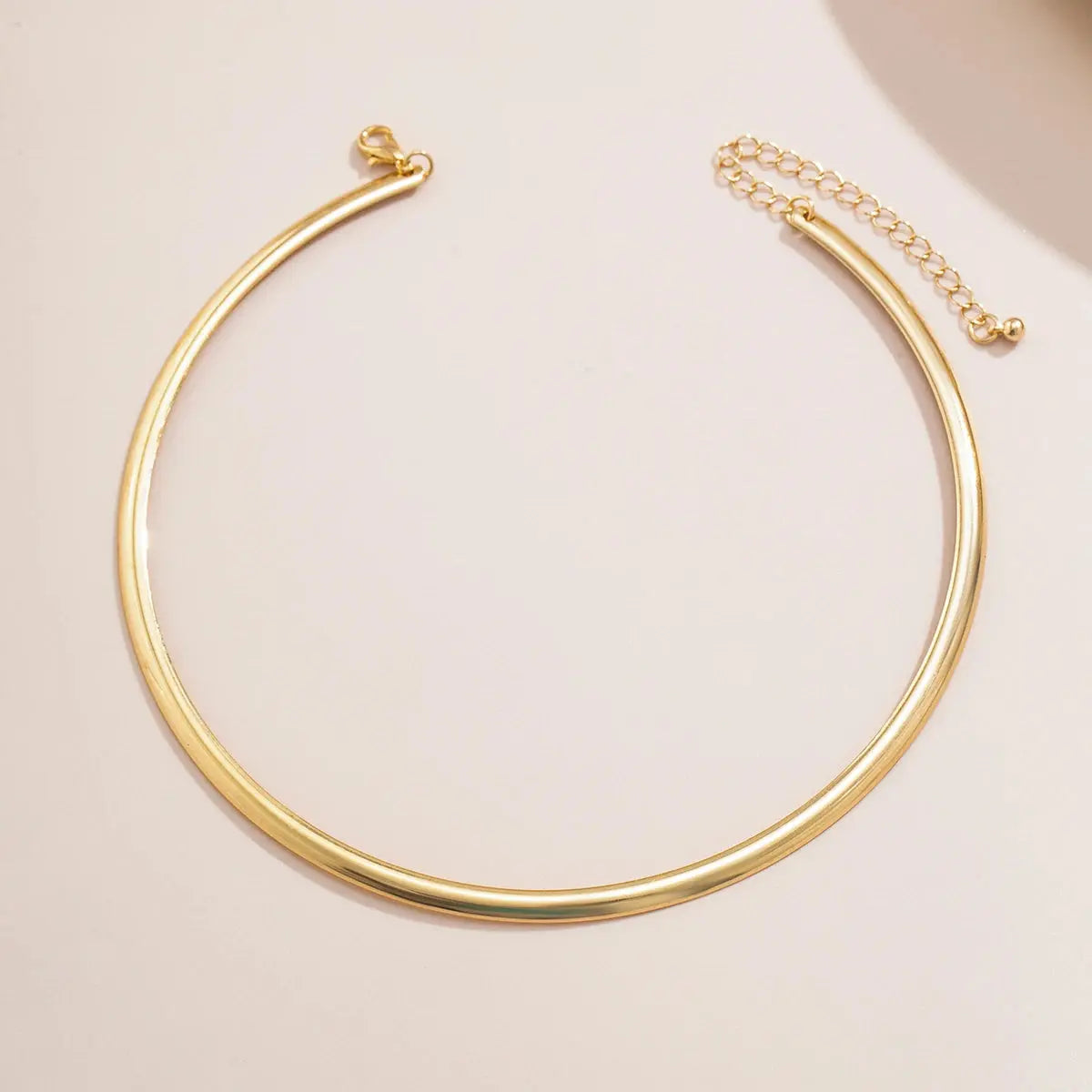 Elegant Chunky Circle Torque Choker Necklace LumeaWomen