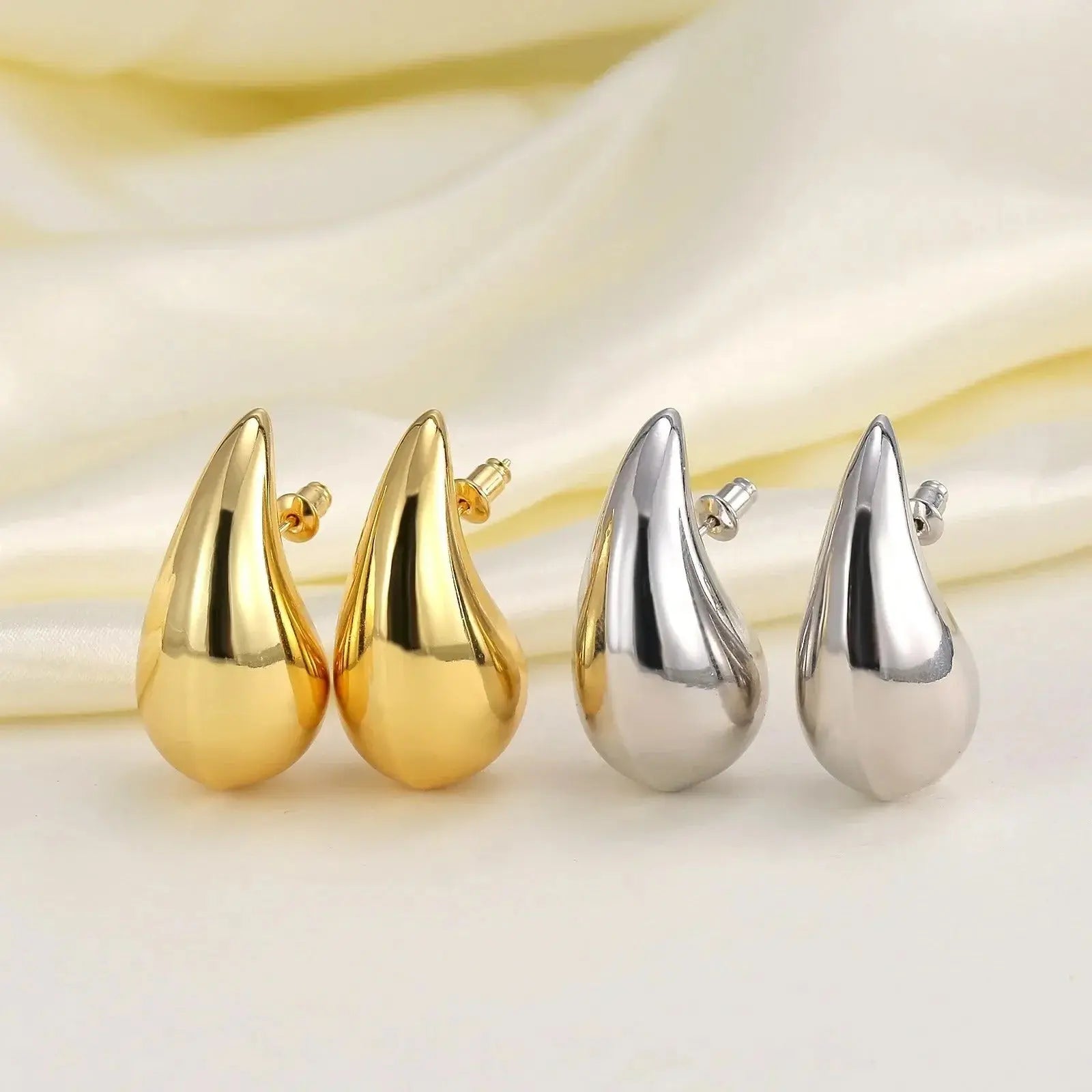 Trendy Gold Chunky Drop Earrings LumeaWomen